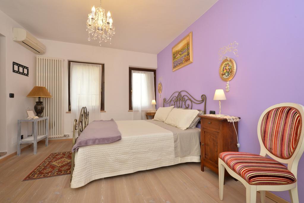 B&B Corte Giare SantʼAmbrogio di Valpolicella Rum bild