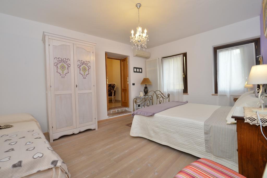 B&B Corte Giare SantʼAmbrogio di Valpolicella Rum bild